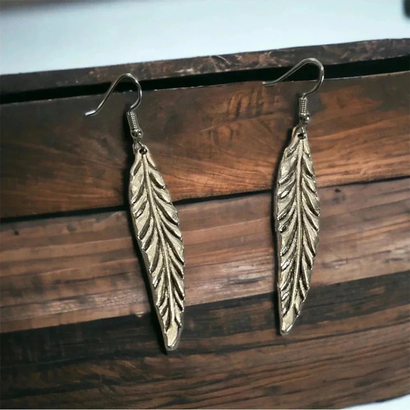 1 LEFT! Silver Feather Dangle Earrings - Picture 2 of 2